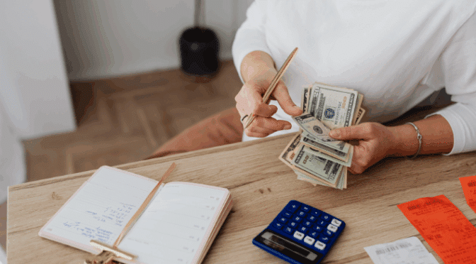 Flat-Fee vs. AUM: What Cedar Rapids Investors Should Understand Navigating Financial Advice in Cedar Rapids